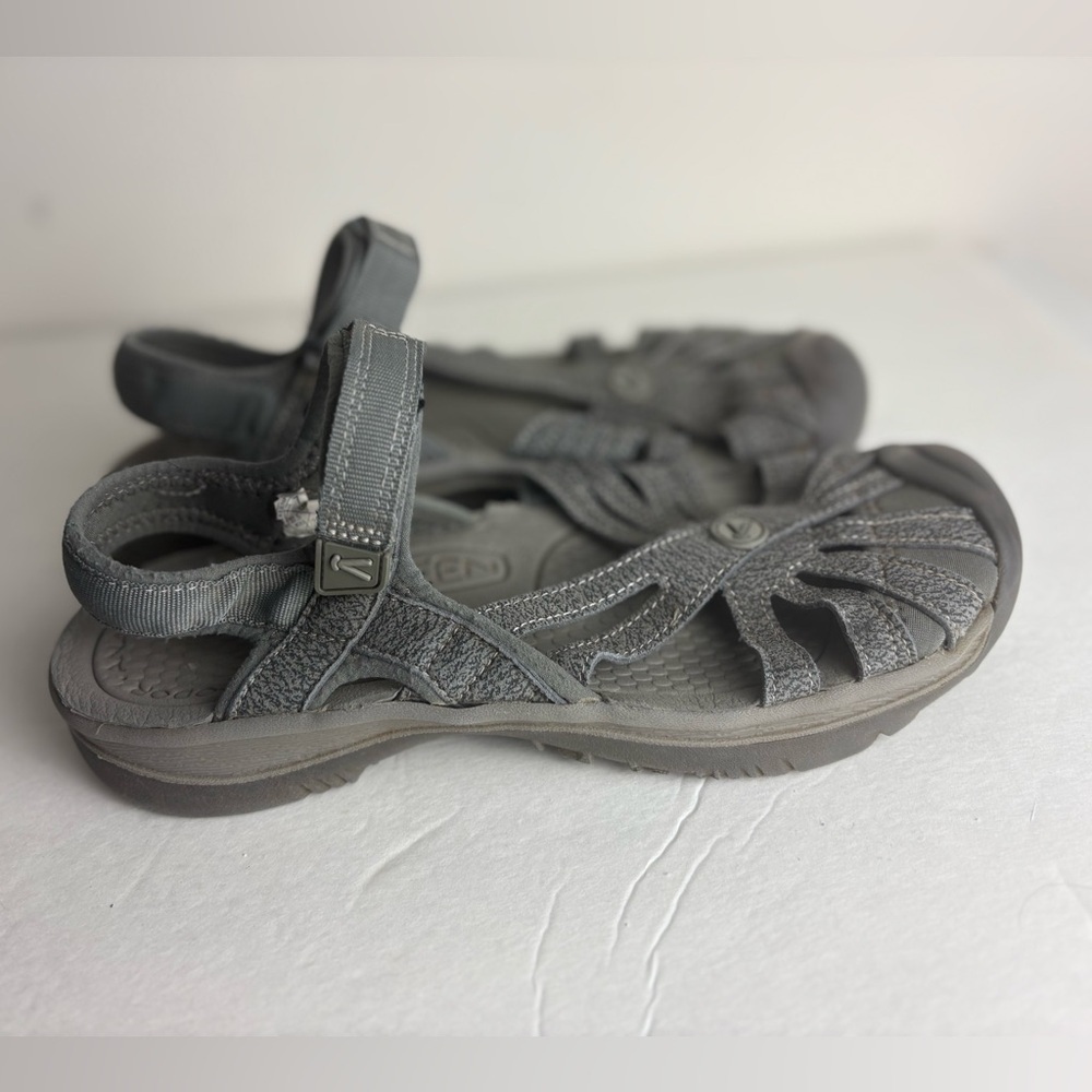 KEEN Rose Sandal Grey Womens Size 7 Anatomical Footbed Outdoor